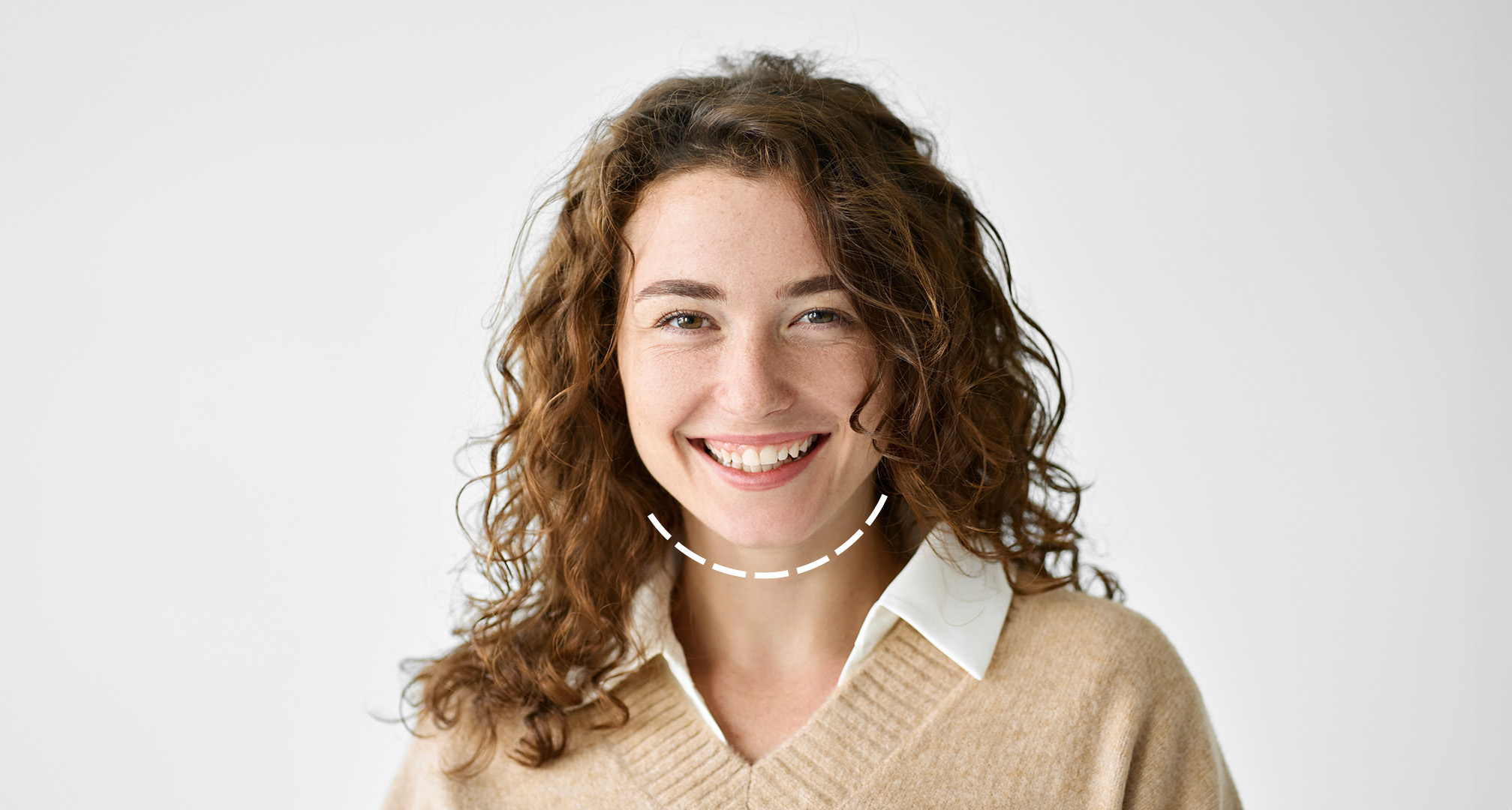 контур вокруг круглого лица на нейтральном фоне