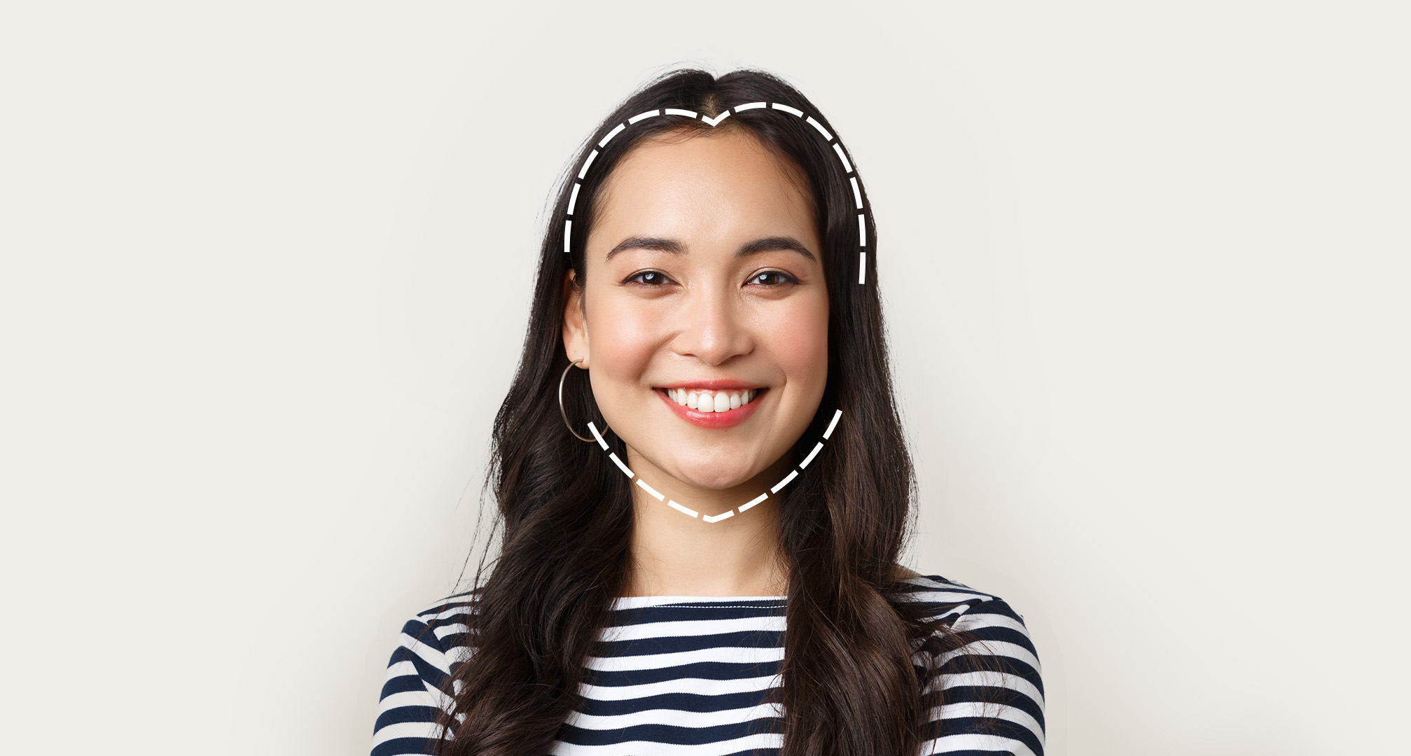 sirds kontūra ap smaidīgu seju, lai ilustrētu sejas formu