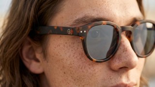 Izipizi Sun #C Tortoise Сгенерированное изображение
