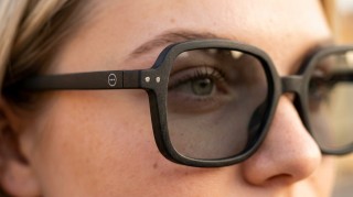 Izipizi Sun #Office Black Ģenerēts attēls